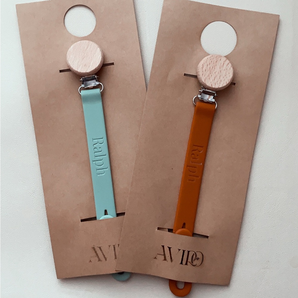 Wholesale pacifier clip silicone.